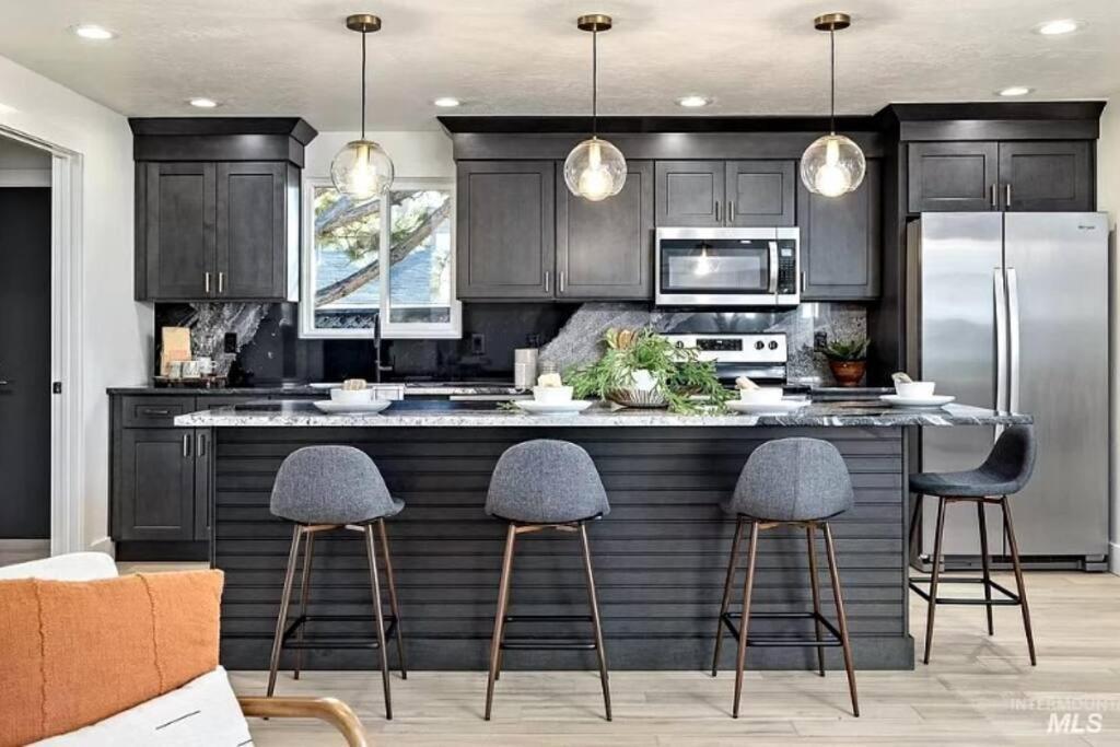 Mid Century Modern Boise-River Bungalow W/ Hot Tub Exterior foto